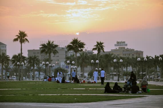 قصة مصورة : شواطئ الشرقية .. 34 عام من التطور والازدهار