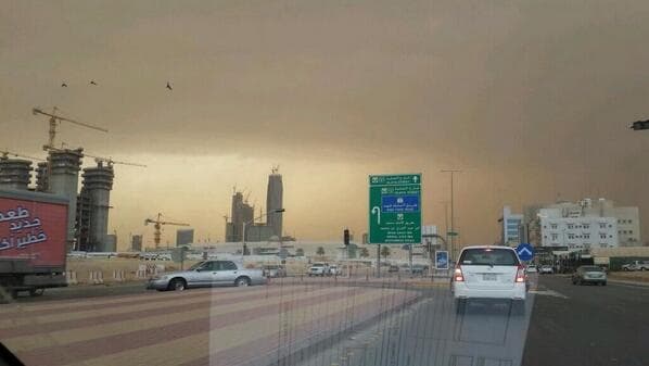 تواصل هطول الأمطار على مدينة الرياض