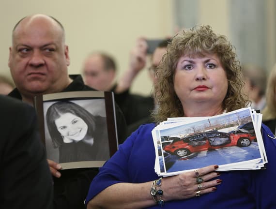 قصة مصورة : اتهام جنرال موتورز بـ "التضليل الجنائي"