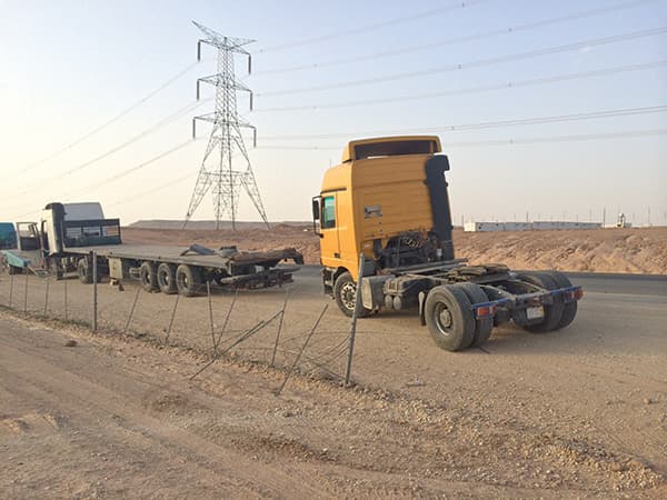 مجهولون «يخرّبون» 
سياج طريق القصيم حائل السريع