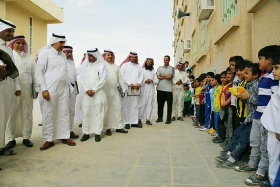 مدير التعليم بالرياض يقف ميدانيا على مدارس حي النظيم
