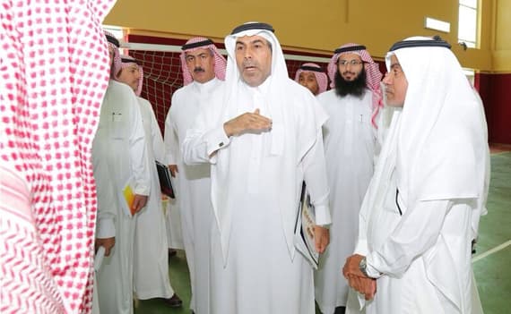 مدير التعليم بالرياض يقف ميدانيا على مدارس حي النظيم