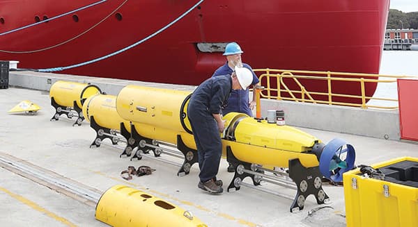 آخر الأمل.. غواصة دون ربان