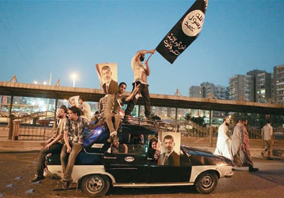 «الإخوان المسلمون» .. من السياسة إلى حروب الشوارع
