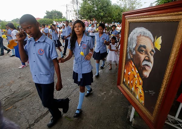 قصة مصورة : الآلاف يودعون جارسيا ماركيز في مكسيكو سيتي