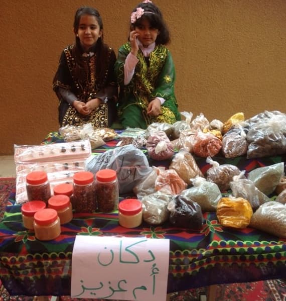 قصة مصورة : مدرسة في رفحاء تتحول الى سوق شعبي