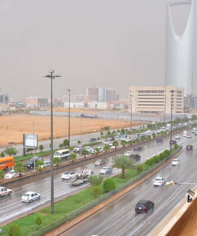 هطول أمطار متفرقة على مدينة الرياض