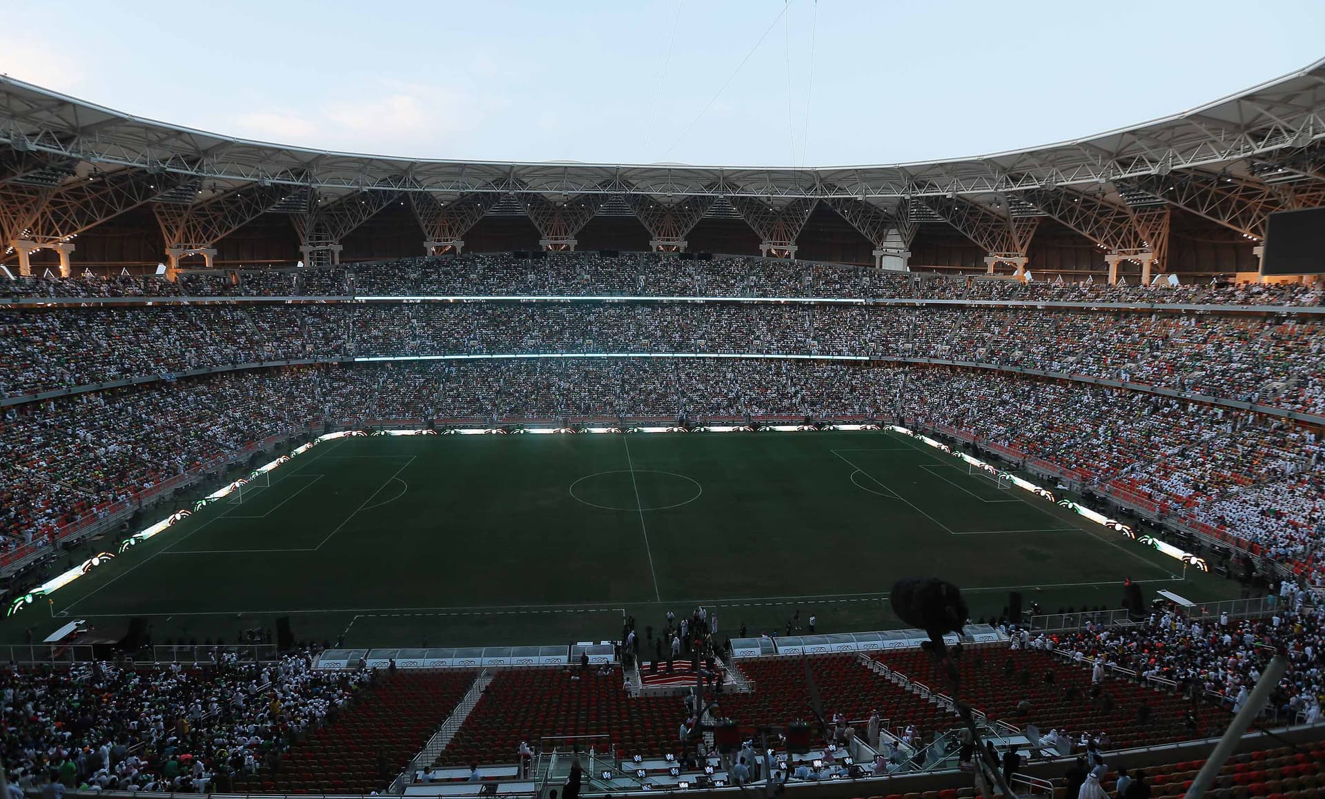 خادم الحرمين الشريفين للشعب: تستحقون أكثر وأكثر