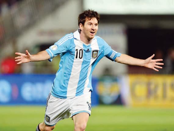 ميسي لم يعد بكأس 2014 .. مشجع ورطه