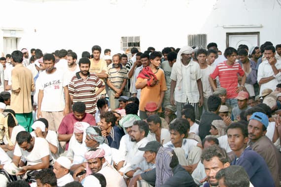 الهند تطالب بالتحقق من سلامة العقود قبل استقدام عمالتها