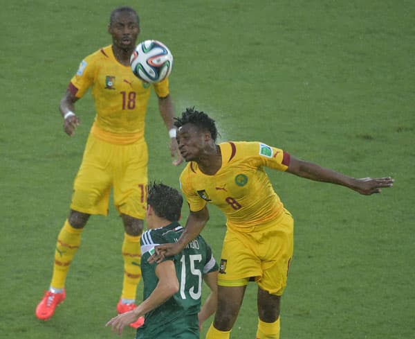 قصة مصورة : المكسيك تعبر الكاميرون بهدف بيرالتا