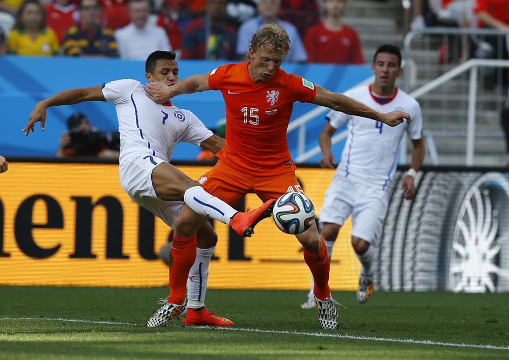 قصة مصورة: الطاحونة الهولندية تعبر فوق تشيلي وتسجل العلامة الكاملة