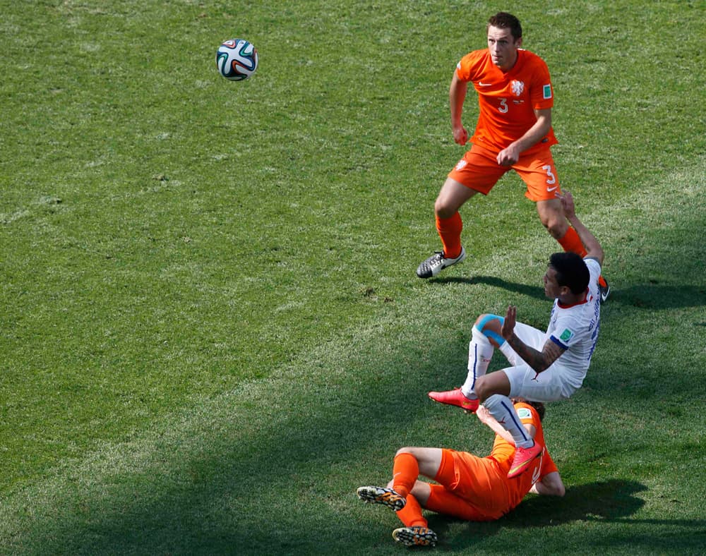 قصة مصورة: الطاحونة الهولندية تعبر فوق تشيلي وتسجل العلامة الكاملة