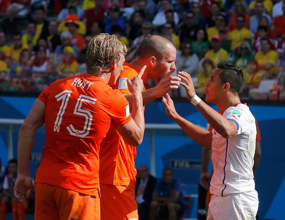 قصة مصورة: الطاحونة الهولندية تعبر فوق تشيلي وتسجل العلامة الكاملة