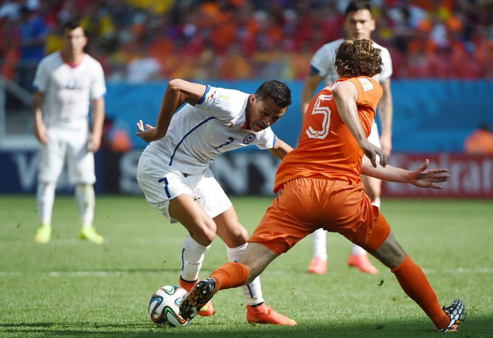 قصة مصورة: الطاحونة الهولندية تعبر فوق تشيلي وتسجل العلامة الكاملة