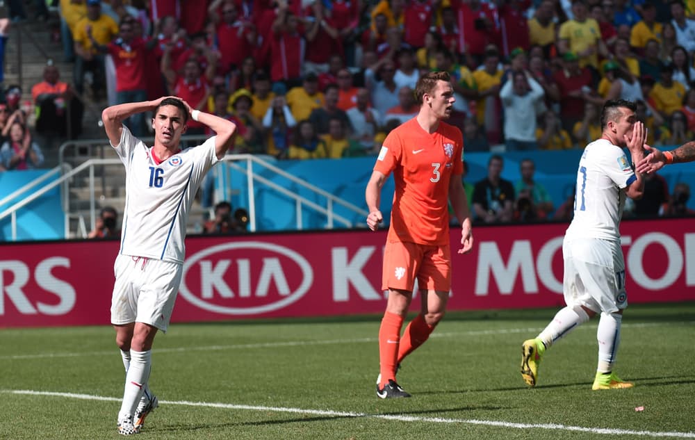 قصة مصورة: الطاحونة الهولندية تعبر فوق تشيلي وتسجل العلامة الكاملة