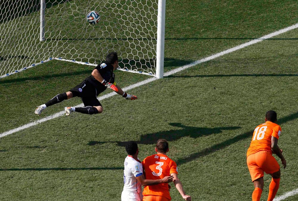 قصة مصورة: الطاحونة الهولندية تعبر فوق تشيلي وتسجل العلامة الكاملة