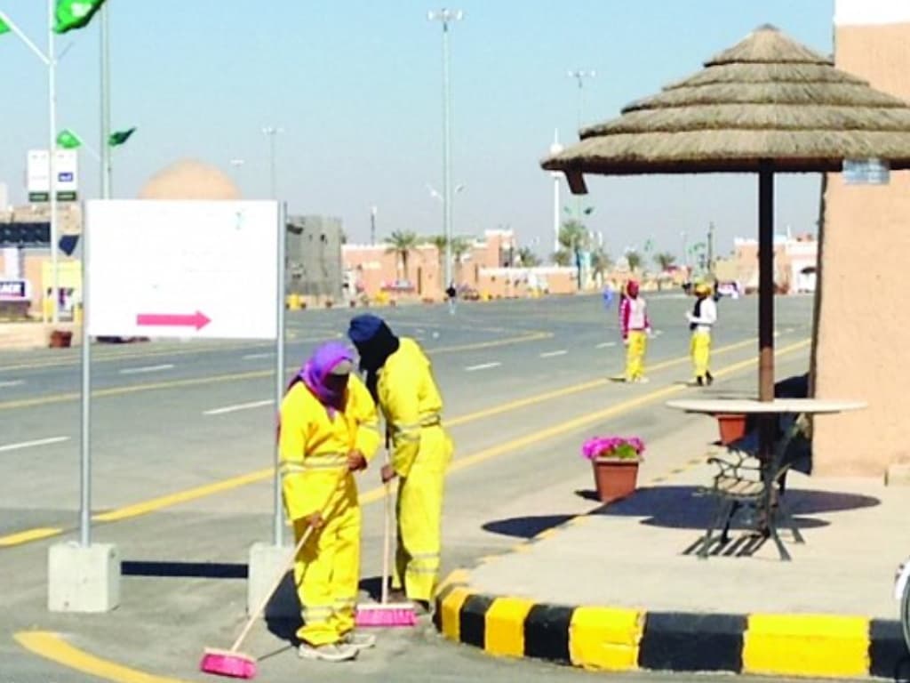 أمانة الرياض تراقب منع العمل تحت أشعة الشمس لـ 10 آلاف عامل نظافة