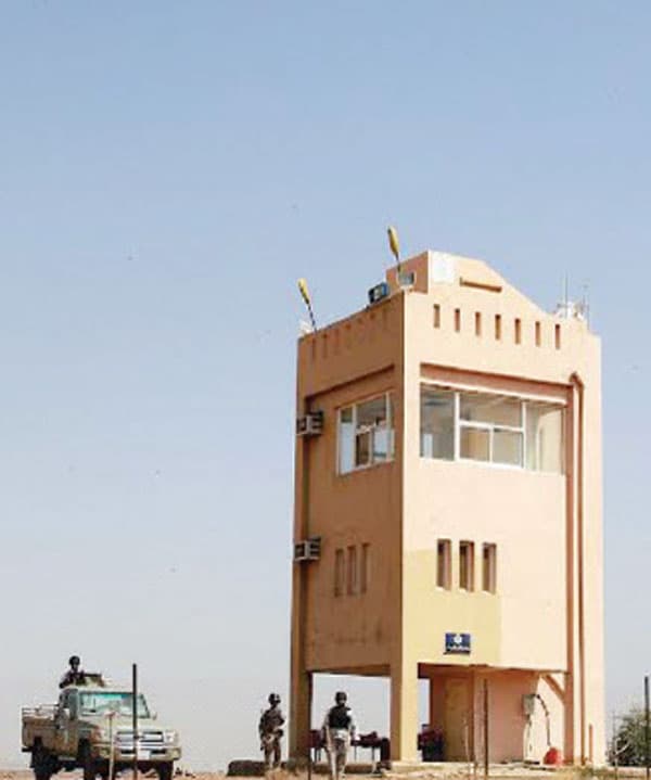 القبض على مواطنين يهربون الوقود والمواد الغذائية المدعومة