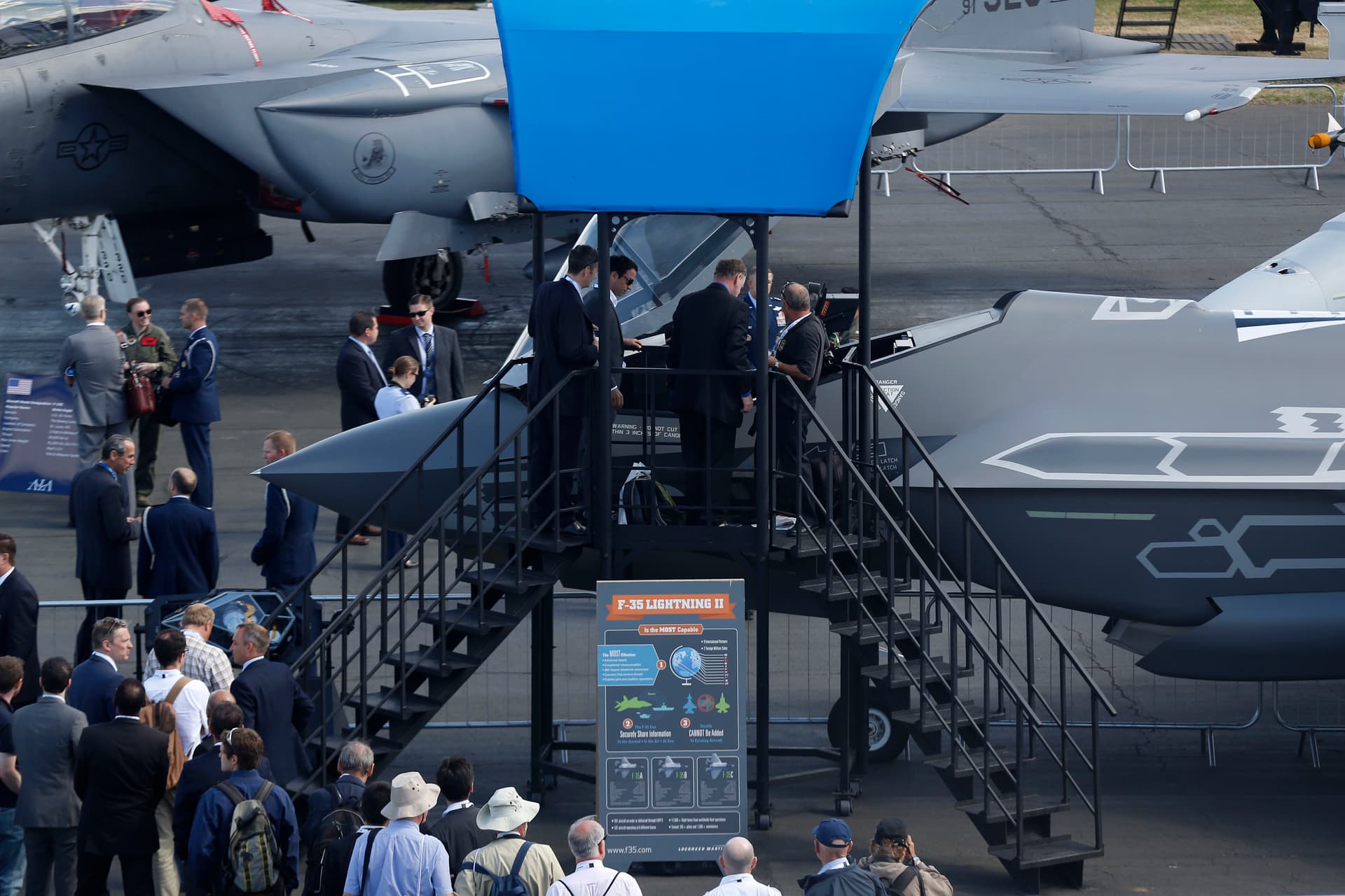 قصة مصورة: افتتاح معرض فارنبورو الدولي للطيران في بريطانيا