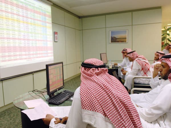 الأسهم السعودية تنهي الأسبوع باستقرار رغم كثافة الإعلانات