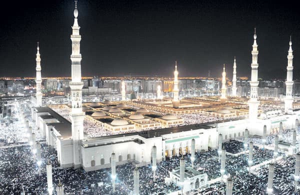 الحرمان الشريفان يستعدان لاستقبال نحو 3 ملايين مصل في ختم القرآن