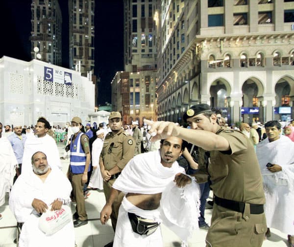 الحرمان الشريفان يستعدان لاستقبال نحو 3 ملايين مصل في ختم القرآن