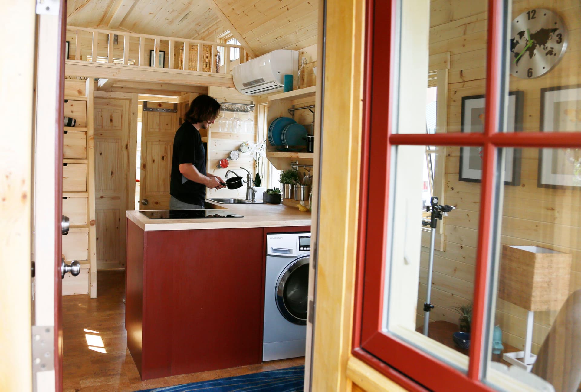 قصة مصورة: المنازل المتنقلة.. حل لأزمة غلاء السكن في أمريكا