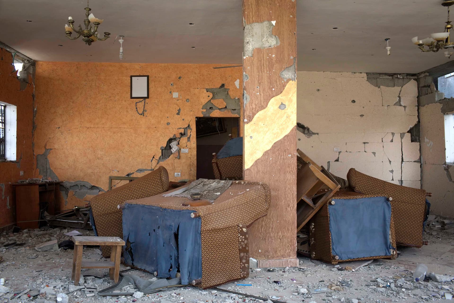 إسرائيل تصّعد.. طائرات حربية تقصف غزة ونتنياهو يأمر الوفد المفاوض بمغادرة القاهرة