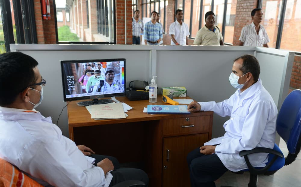 علماء الأوبئة: يتعين توفير دواء إيبولا لعشرات الآلاف من الأشخاص