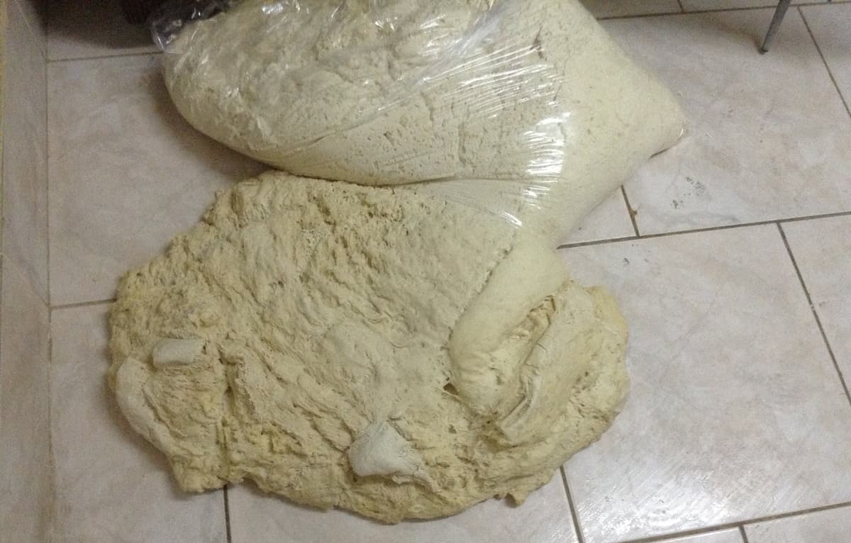 الزلفي : إغلاق مخبز يستخدم مواد فاسدة في إعداد المعجنات