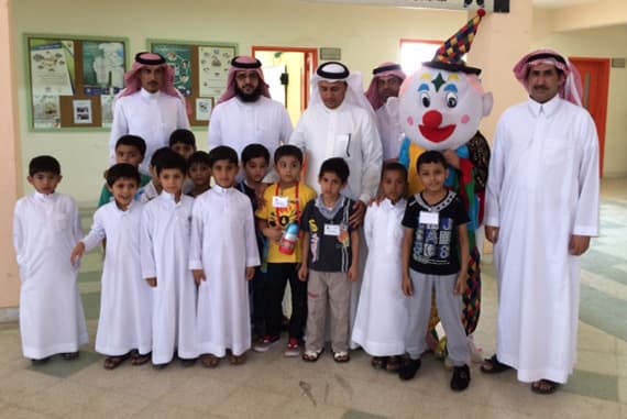 قلم "الشهري" لطالب اليرموك .. لتميزه وتحفيزا لزملاءه