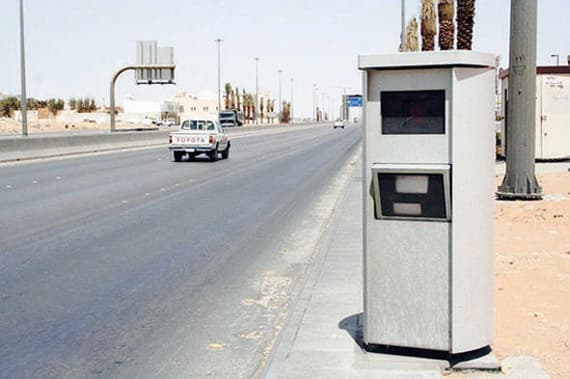 المرور: قطع الإشارة للإفساح لمركبات الطوارئ ليس مخالفة