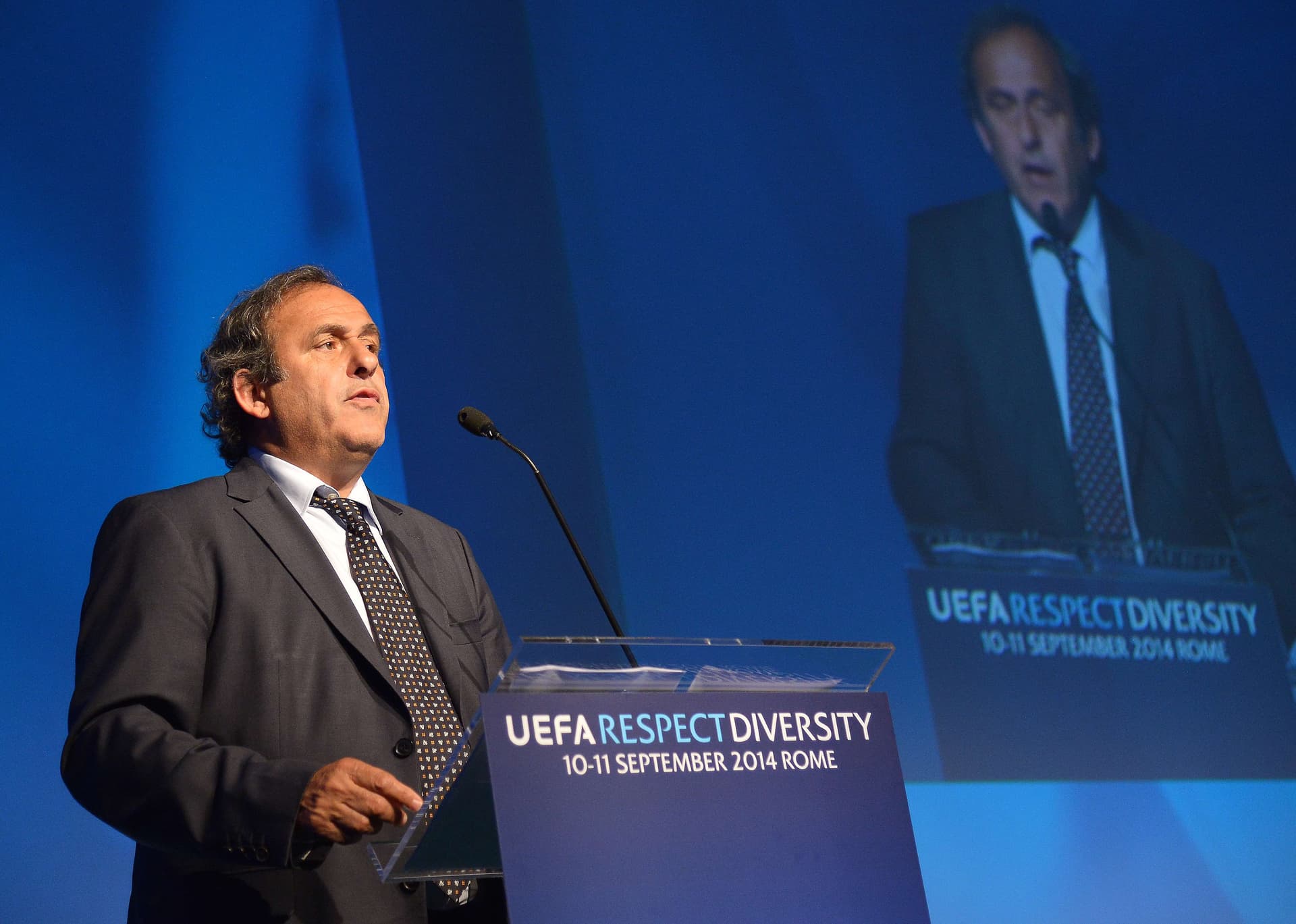 بلاتيني : الفيفا تهاون في التعامل مع التمييز في كأس العالم