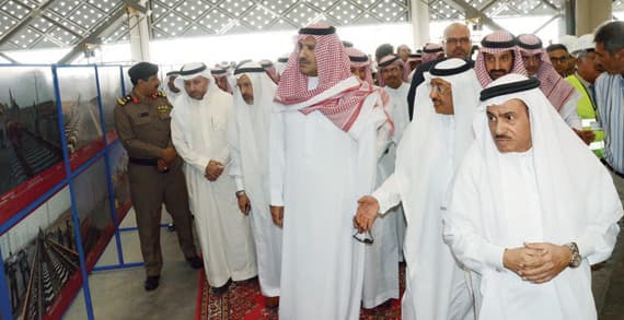 أمير المدينة المنورة يتفقد محطة ركاب قطار الحرمين