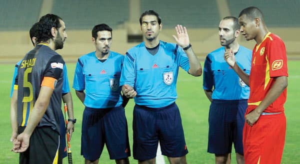 ملابس الحكام .. «البس ورجع»