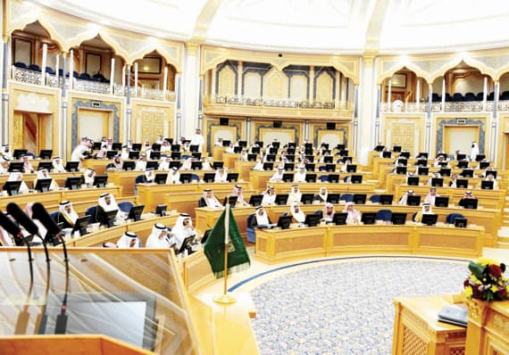 الشورى: مطالب بضوابط وعقوبات لمانعي المسعفين من التعامل مع الحالات النسائية