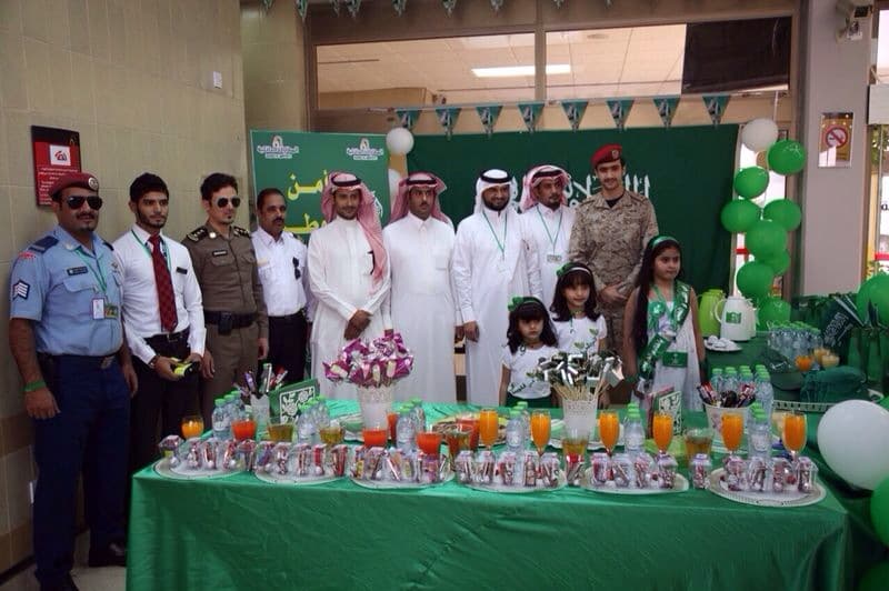 بالهدايا والبوفيه المفتوح مطار رفحاء يستقبل المسافرين