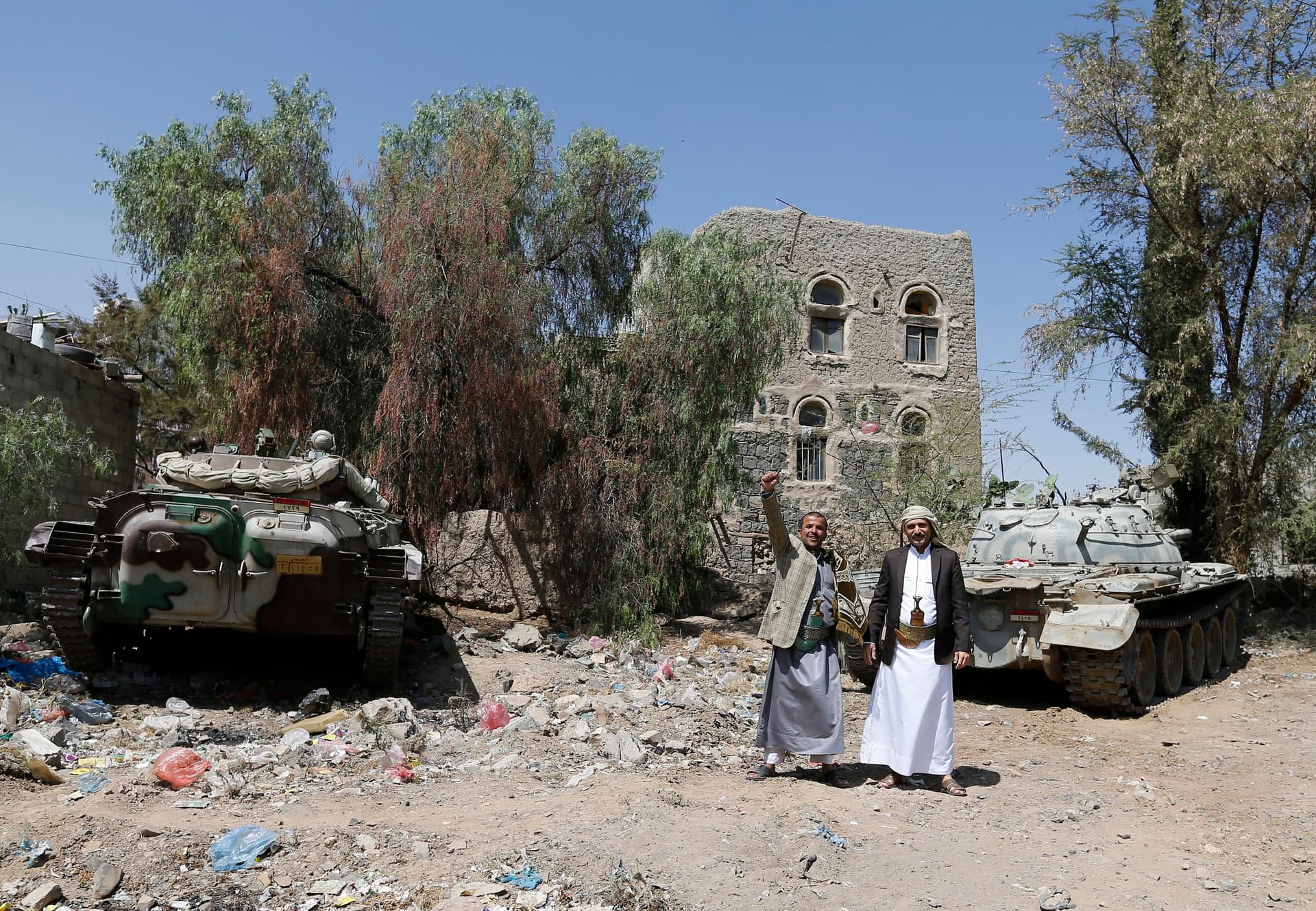 مواجهات بين الحوثيين والجيش اليمني قرب القصر الرئاسي