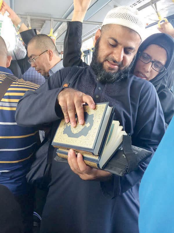 المدينة المنورة تودع الحجاج بنسخ من مصاحف مجمع الملك فهد