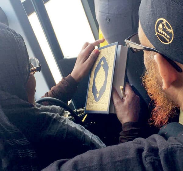 المدينة المنورة تودع الحجاج بنسخ من مصاحف مجمع الملك فهد