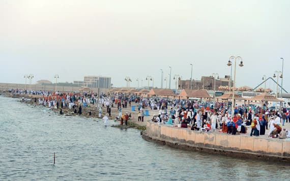 معالم جدة تستهوي ضيوف الرحمن
بعد انتهائهم من المناسك