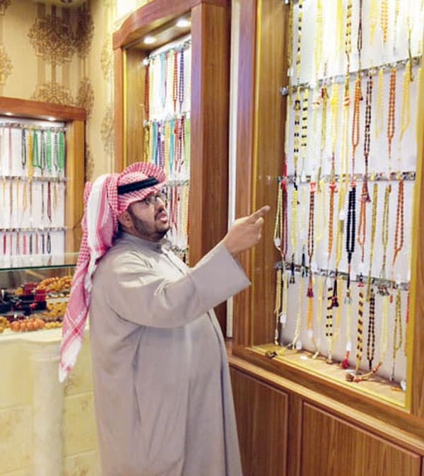 العبيداء .. من «المبرد» إلى المعدات المتخصصة في صنع السبح