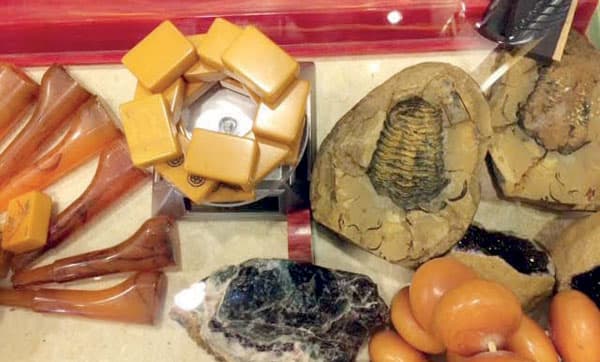 العبيداء .. من «المبرد» إلى المعدات المتخصصة في صنع السبح