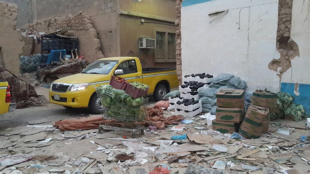 أمانة الرياض تباشر بلاغات ضد الجائلين الأجانب في منفوحه والصناعية