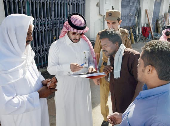 «حراج حائل» يعاني العشوائية والعمالة المخالفة .. و«العمل»: جولاتنا متواصلة