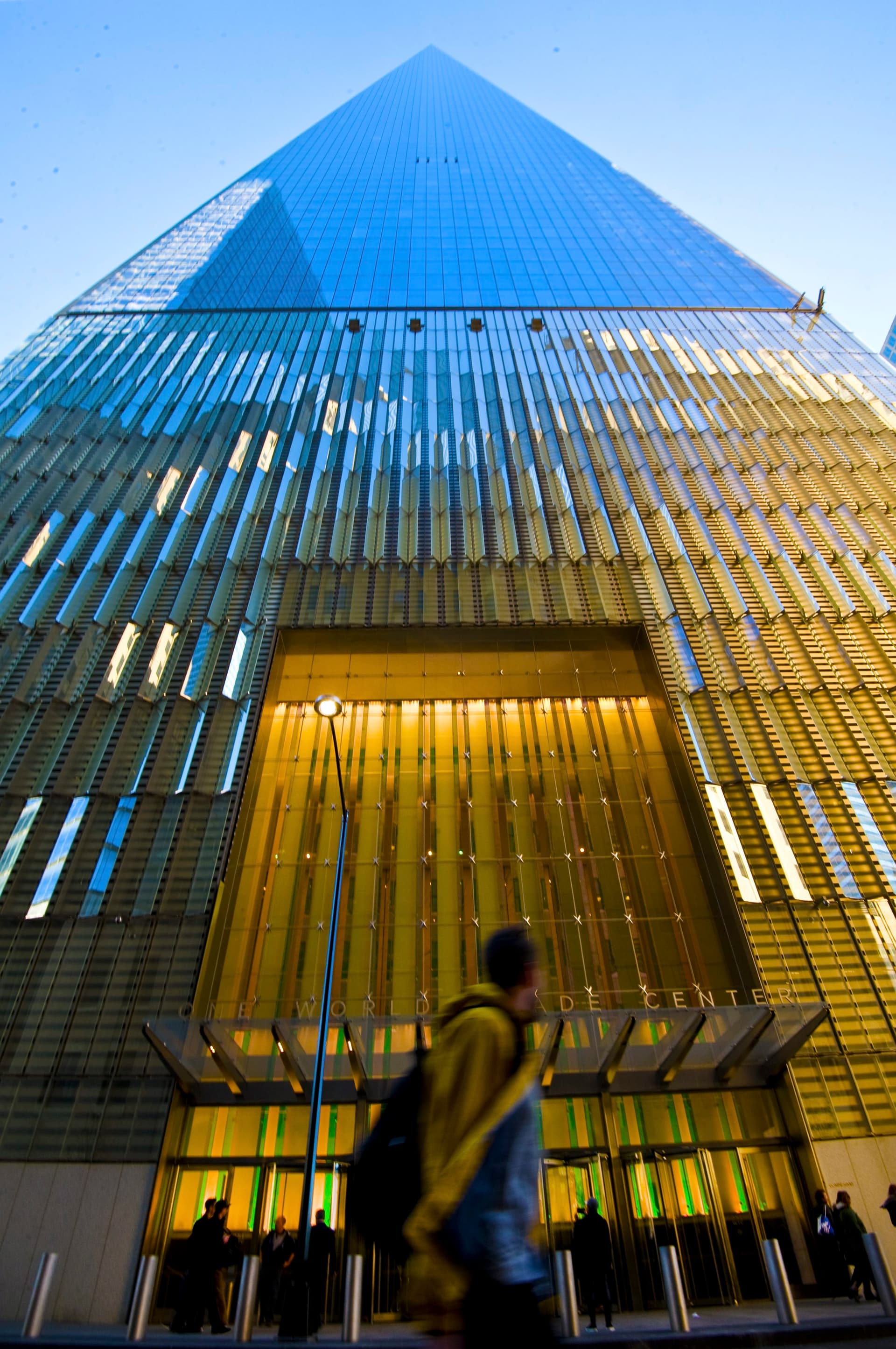 قصة مصورة : افتتاح مبنى "وان وورلد تريد سنتر" في نيويورك