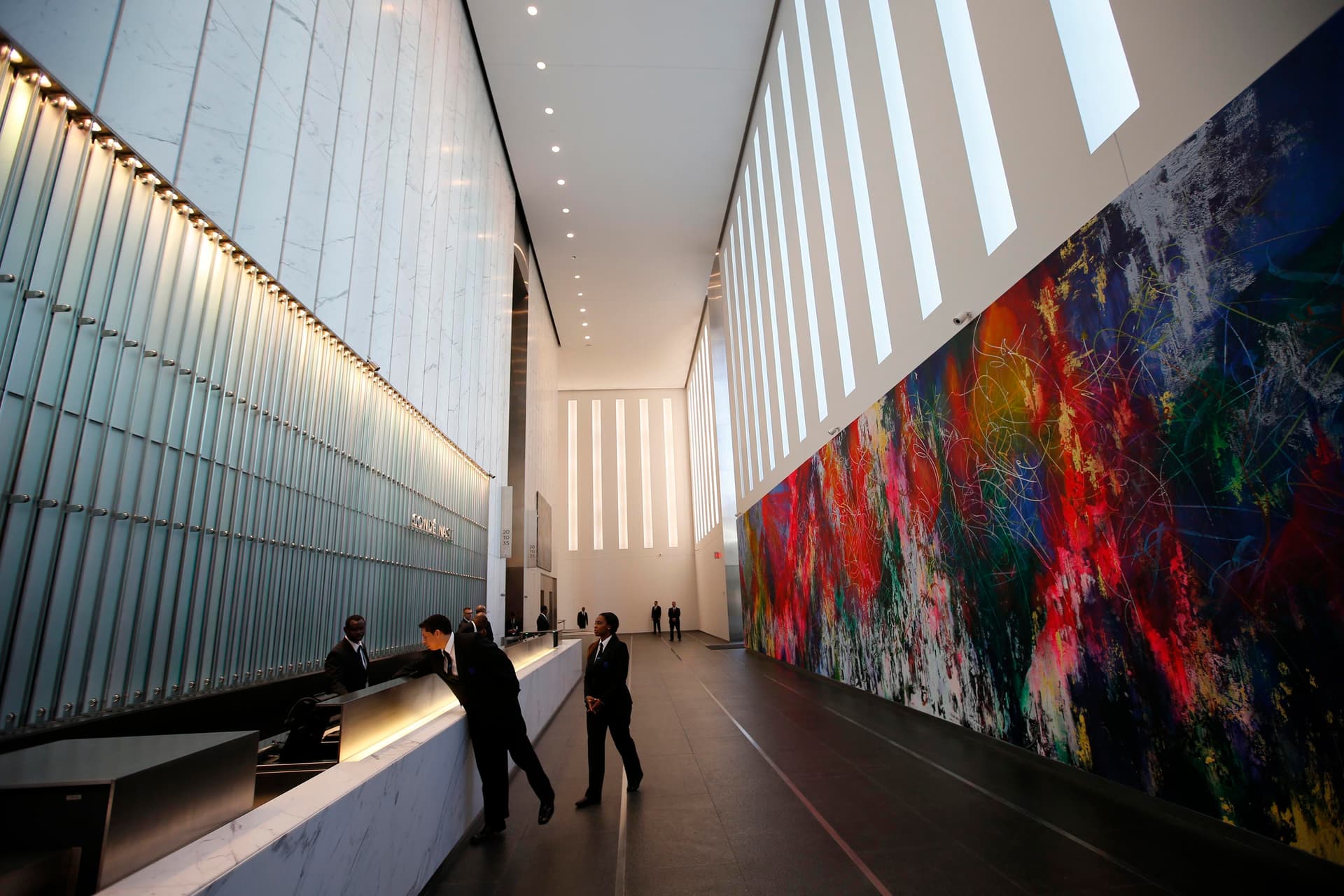 قصة مصورة : افتتاح مبنى "وان وورلد تريد سنتر" في نيويورك