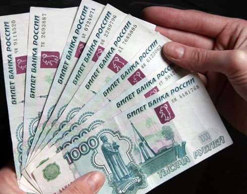 الروبل يتراجع اكثر من 3% واليورو يتخطى 60 روبل لاول مرة