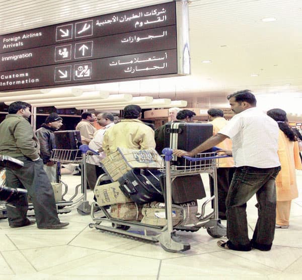 «الداخلية» توجه بتطوير إجراءات استقبال ضيوف السعودية 
في المطارات الدولية